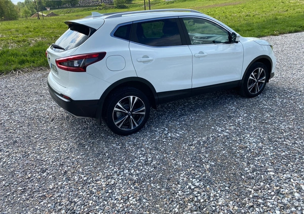 Nissan Qashqai cena 76999 przebieg: 125000, rok produkcji 2019 z Pabianice małe 704